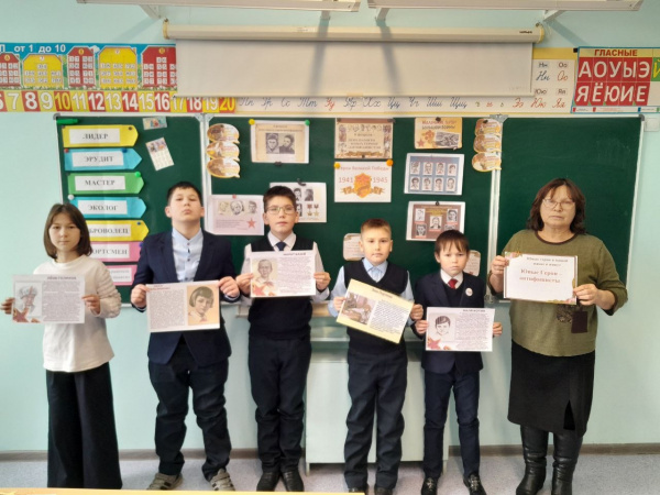 Патриотический час «Навеки остались юные»