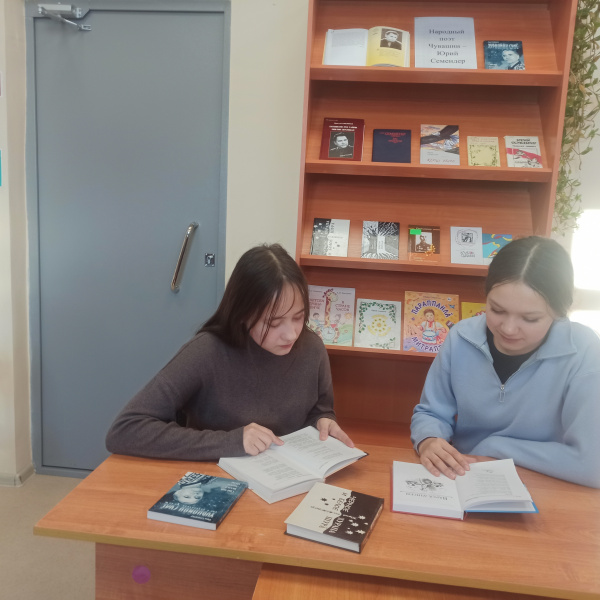 Книжная выставка «Народный поэт Чувашии-Ю. Сементер» в Алманчинской сельской библиотеке.