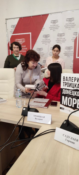 Книги в дар — радость для читателей.