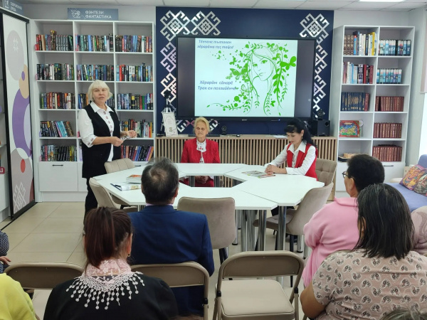 В Красноармейской центральной библиотеке состоялся тёплый и душевный вечер-портрет «Чыс та мухтав, ял хĕрарăмне!»