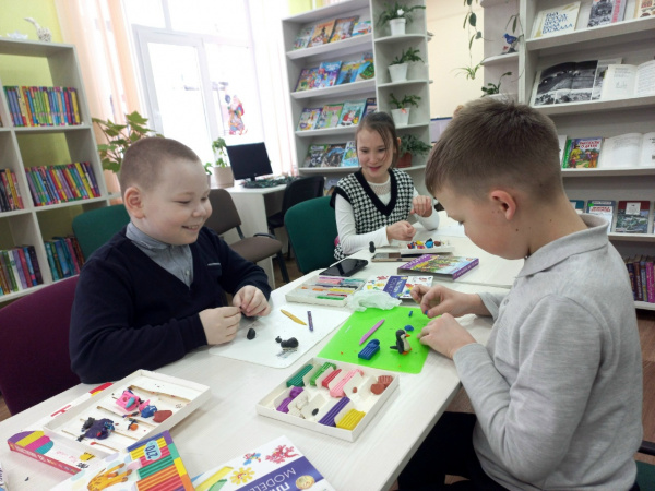 Познавательно-творческий час «Пингвин — загадочная птица» в Красноармейской детской библиотеке