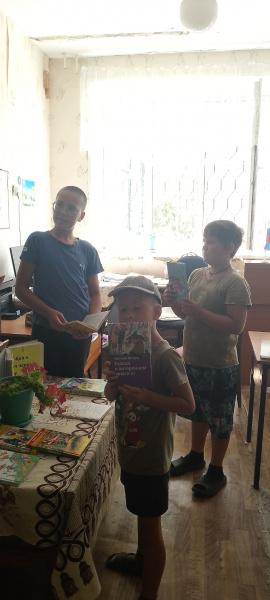 Книжная выставка "Одну книгу читаю, другую примечаю"