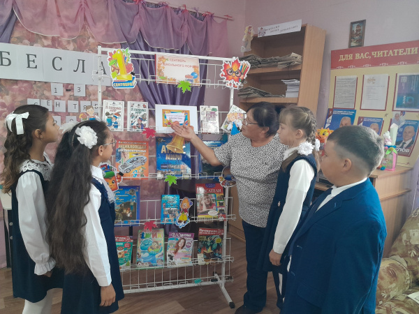 Обзор книжной выставки «Сентябрь у школьного порога»