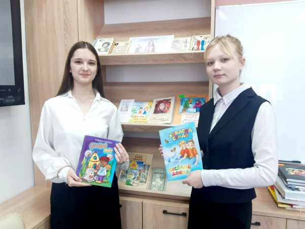 Библиографический обзор у выставки «Звезда чувашской поэзии»