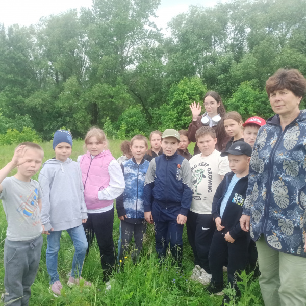 Экологический час на посадке кедров «Защитим природу - сохраним себя» в Алманчинской сельской библиотеке