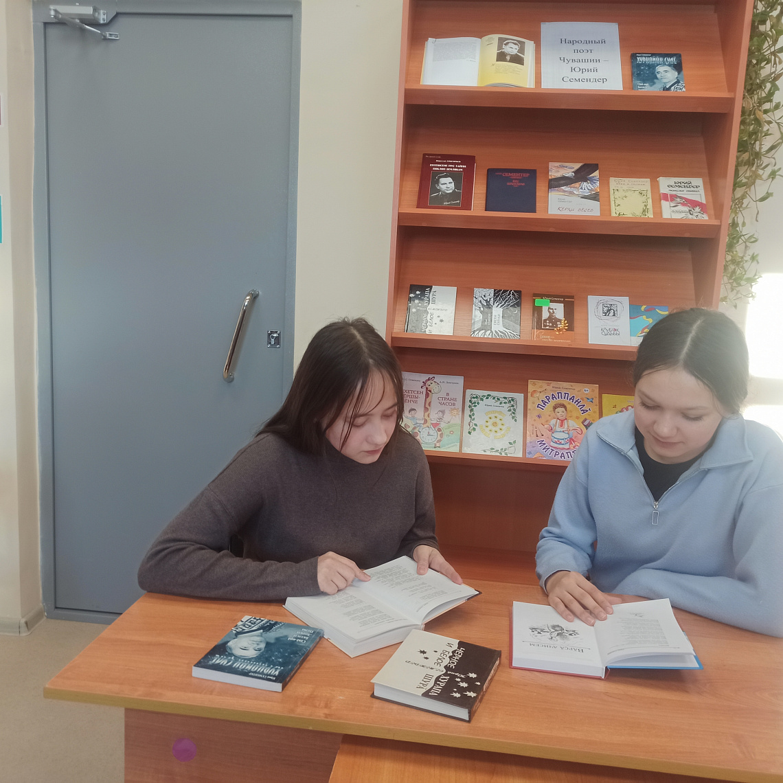 Книжная выставка «Народный поэт Чувашии-Ю. Сементер» в Алманчинской сельской библиотеке.