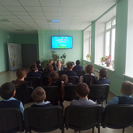 Правовой час «Конституция – основной закон страны» в Алманчинской сельской библиотеке.