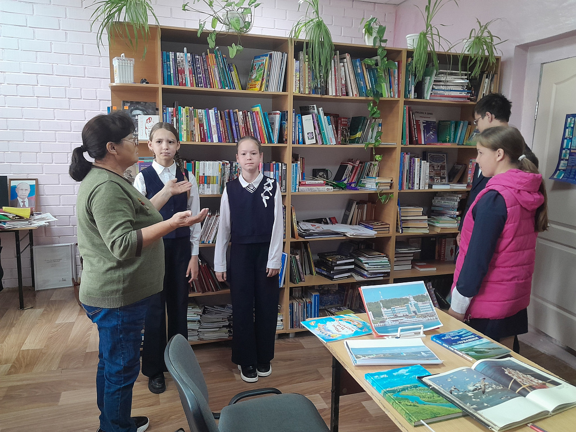 Экскурсия по библиотеке «Здесь книжки разные живут, ребят и взрослых в гости ждут»