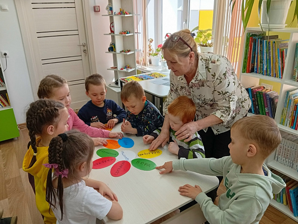 Познавательно-игровая программа «Народов много – страна одна»