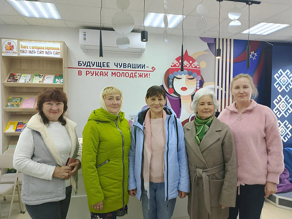 В гостях в Красноармейской центральной библиотеке –– уважаемые ветераны сферы культуры Красноармейского МО.