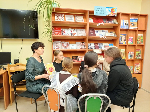 Путешествие по книге «Азбука чувашских орнаментов и эмблем» в Алманчинской селькой библиотеке.