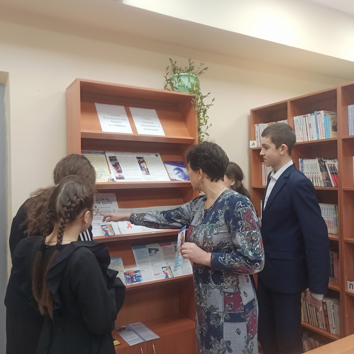 Книжно-иллюстративная выставка «СПИД – болезнь доверчивых и беспечных»