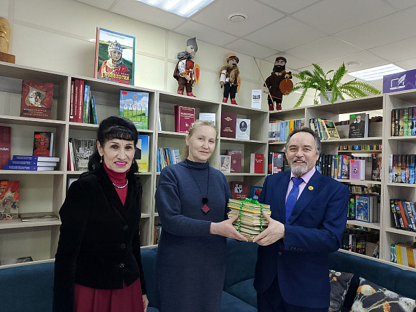 Книги в дар от Зинаиды и Виталия Михайловых