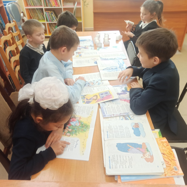 Час читательских удовольствий «Снежная нежная сказка зимы» в Алманчинской сельской библиотеке.