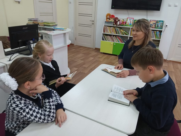 Литературный час «Он зовется Саша Черный» в Красноармейской детской библиотеке