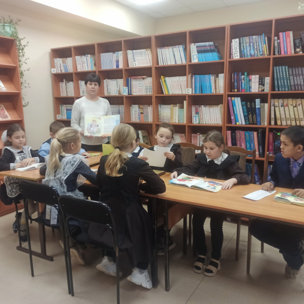 Стихокарусель «Нет ничего превыше слова "мама"» в Алманчинской селькой библиотеке