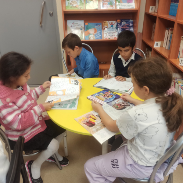 Громкие чтения «Добрый мир любимых книг» в Алманчинской сельской библиотеке.