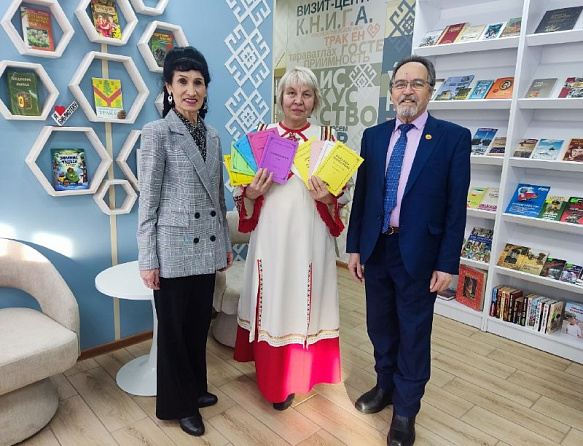 Книги в дар от Михайловых