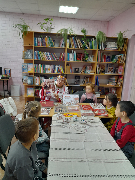 Краеведческий час «Асамлǎ чǎваш тĕрри» в Исаковской сельской библиотеке