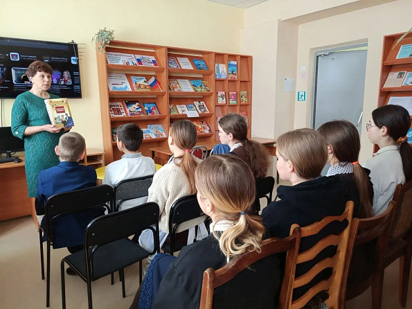 Урок театральной культуры «Театр - особый и прекрасный мир» в Алманчинской сельской библиотеке.