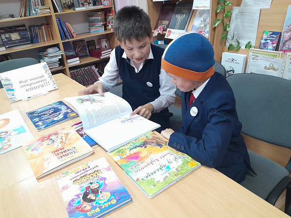 Познавательный час «В мир знаний через библиотеку»