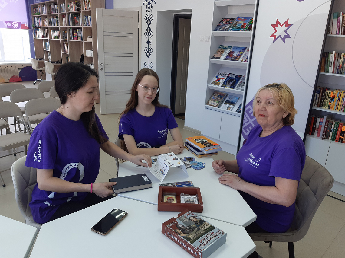 Экскурсия по молодёжному центру семьи Столяренко