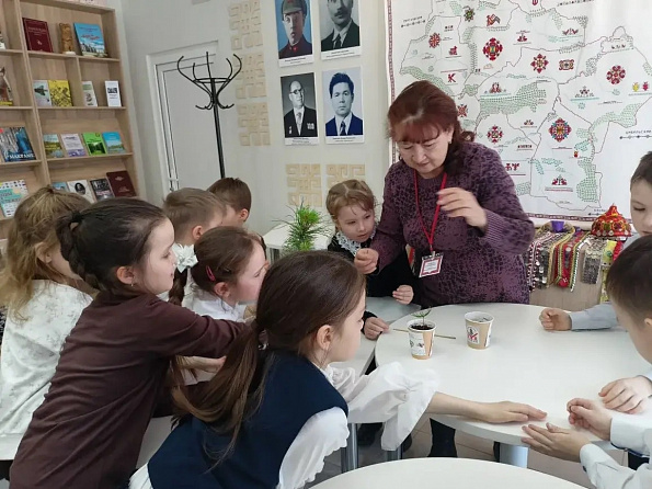 Первый раз в "Творческой мастерской Трак ен": маленькие исследователи в творческой мастерской!