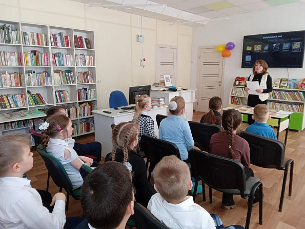 Литературный праздник «Здравствуй, книжкина неделя!» в Красноармейской детской библиотеке.