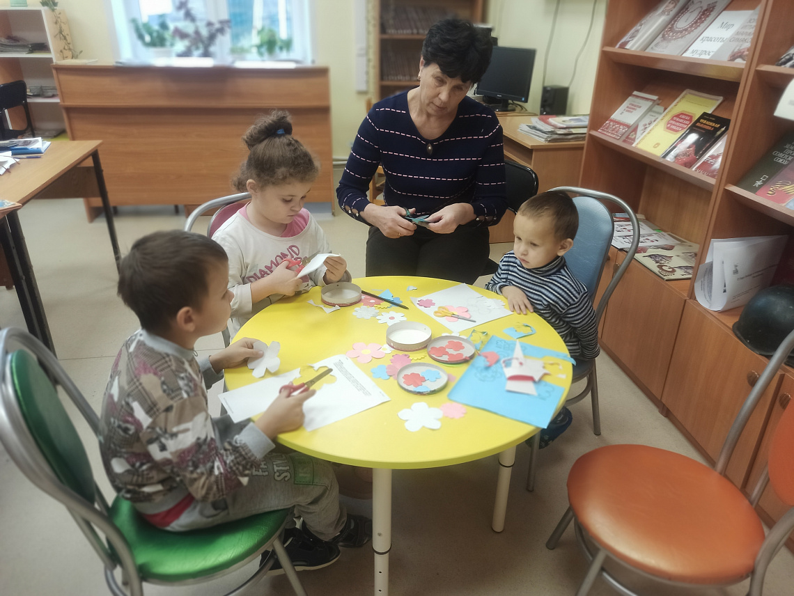 Аппликация «Маме-милой, дорогой».