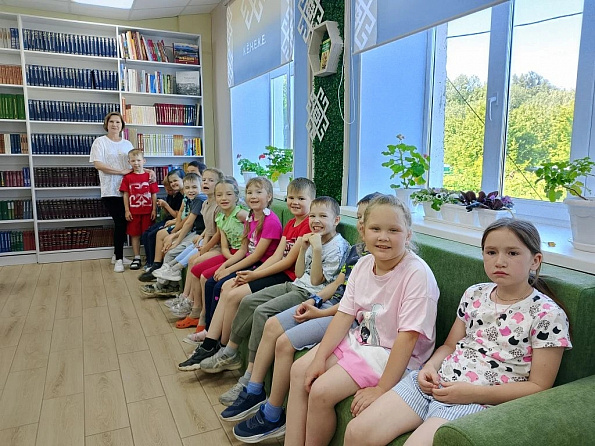  В центральной библиотеке гости из Караевского пришкольного лагеря 